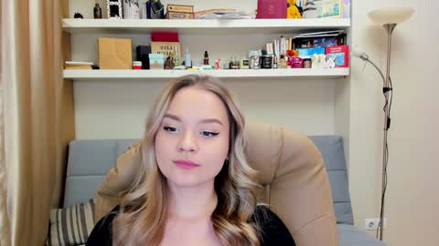 Snapshot of kara_smith_ chatting on 01/06/25, 12:48 Kara. Off from 15th till 24th of December online show from 01/06/25, 12:48