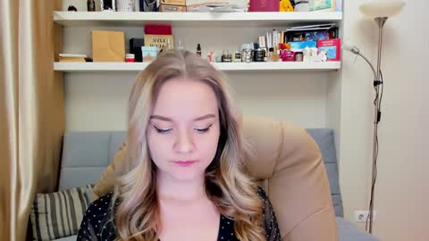 Snapshot of kara_smith_ chatting on 01/10/25, 11:50 Kara. Off from 15th till 24th of December online show from 01/10/25, 11:50