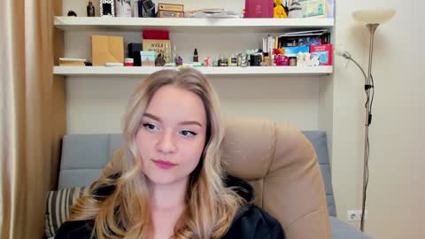 Snapshot of kara_smith_ chatting on 01/15/25, 11:19 Kara. Off from 15th till 24th of December online show from 01/15/25, 11:19