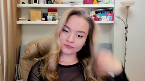 Snapshot of kara_smith_ chatting on 01/20/25, 01:18 Kara. Off from 15th till 24th of December online show from 01/20/25, 01:18