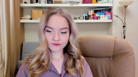 Snapshot of kara_smith_ chatting on 02/04/25, 10:45 Kara. Off from 15th till 24th of December online show from 02/04/25, 10:45