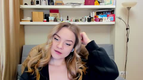 Snapshot of kara_smith_ chatting on 02/07/25, 11:45 Kara. Off from 15th till 24th of December online show from 02/07/25, 11:45