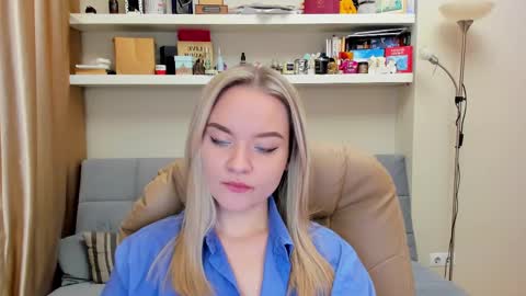 Snapshot of kara_smith_ chatting on 02/16/25, 01:36 Kara. Off from 15th till 24th of December online show from 02/16/25, 01:36