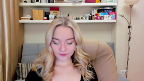 Snapshot of kara_smith_ chatting on 02/16/25, 09:16 Kara. Off from 15th till 24th of December online show from 02/16/25, 09:16