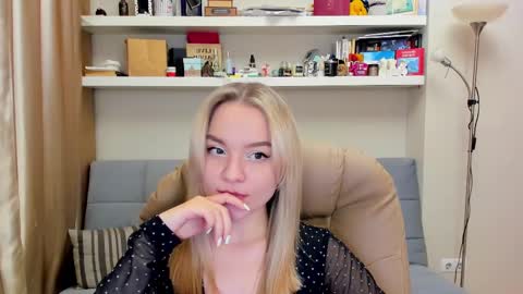 Snapshot of kara_smith_ chatting on 02/19/25, 10:31 Kara. Off from 15th till 24th of December online show from 02/19/25, 10:31