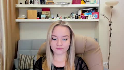 Snapshot of kara_smith_ chatting on 02/22/25, 12:38 Kara. Off from 15th till 24th of December online show from 02/22/25, 12:38