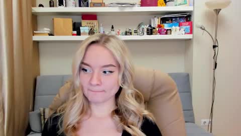 Snapshot of kara_smith_ chatting on 02/22/25, 11:03 Kara. Off from 15th till 24th of December online show from 02/22/25, 11:03