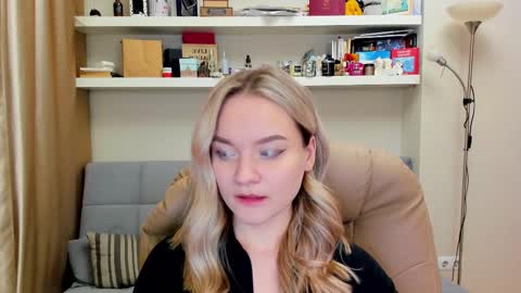 Snapshot of kara_smith_ chatting on 02/24/25, 12:52 Kara. Off from 15th till 24th of December online show from 02/24/25, 12:52