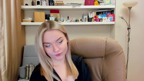 Snapshot of kara_smith_ chatting on 02/27/25, 12:54 Kara. Off from 15th till 24th of December online show from 02/27/25, 12:54