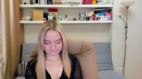 Snapshot of kara_smith_ chatting on 03/01/25, 12:07 Kara. Off from 15th till 24th of December online show from 03/01/25, 12:07