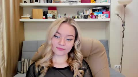 Snapshot of kara_smith_ chatting on 03/02/25, 10:16 Kara. Off from 15th till 24th of December online show from 03/02/25, 10:16