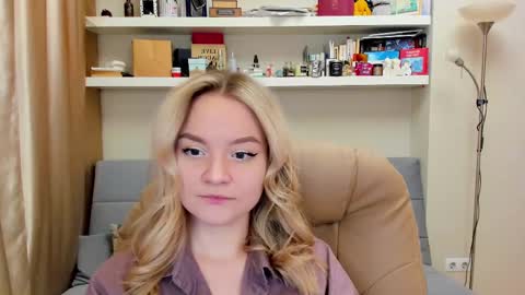 Snapshot of kara_smith_ chatting on 03/05/25, 12:16 Kara. Off from 15th till 24th of December online show from 03/05/25, 12:16