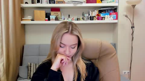 Snapshot of kara_smith_ chatting on 03/06/25, 12:54 Kara. Off from 15th till 24th of December online show from 03/06/25, 12:54