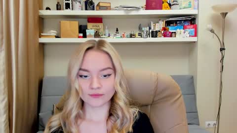 Snapshot of kara_smith_ chatting on 03/10/25, 02:17 Kara. Off from 15th till 24th of December online show from 03/10/25, 02:17