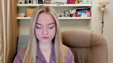 Snapshot of kara_smith_ chatting on 03/12/25, 12:10 Kara. Off from 15th till 24th of December online show from 03/12/25, 12:10