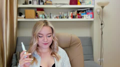 Snapshot of kara_smith_ chatting on 09/14/25, 10:09 Kara. Off from 15th till 24th of December online show from 09/14/25, 10:09