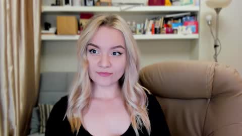 Snapshot of kara_smith_ chatting on 09/15/25, 11:05 Kara. Off from 15th till 24th of December online show from 09/15/25, 11:05