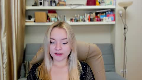 Snapshot of kara_smith_ chatting on 09/18/25, 10:12 Kara. Off from 15th till 24th of December online show from 09/18/25, 10:12