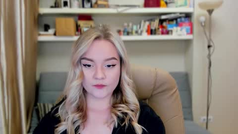 Snapshot of kara_smith_ chatting on 10/02/25, 10:39 Kara. Off from 15th till 24th of December online show from 10/02/25, 10:39