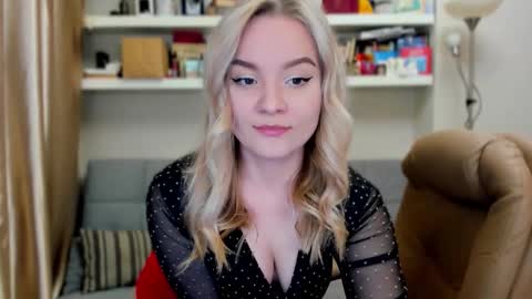 Snapshot of kara_smith_ chatting on 10/03/25, 09:01 Kara. Off from 15th till 24th of December online show from 10/03/25, 09:01