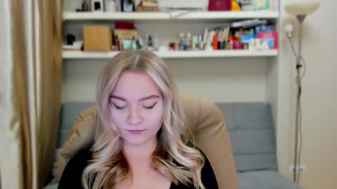 Snapshot of kara_smith_ chatting on 10/08/25, 11:24 Kara. Off from 15th till 24th of December online show from 10/08/25, 11:24