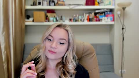 Snapshot of kara_smith_ chatting on 10/09/25, 10:52 Kara. Off from 15th till 24th of December online show from 10/09/25, 10:52