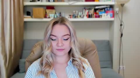 Snapshot of kara_smith_ chatting on 11/09/25, 10:30 Kara. Off from 15th till 24th of December online show from 11/09/25, 10:30