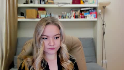 Snapshot of kara_smith_ chatting on 11/15/25, 11:10 Kara. Off from 15th till 24th of December online show from 11/15/25, 11:10