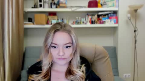 Snapshot of kara_smith_ chatting on 11/28/25, 11:40 Kara. Off from 15th till 24th of December online show from 11/28/25, 11:40