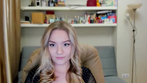 Snapshot of kara_smith_ chatting on 11/29/25, 10:46 Kara. Off from 15th till 24th of December online show from 11/29/25, 10:46