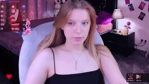 Snapshot of karambamoon chatting on 03/24/26, 10:15 Lera online show from 03/24/26, 10:15