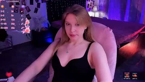 Snapshot of karambamoon chatting on 06/14/26, 02:24 Lera online show from 06/14/26, 02:24