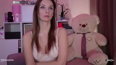 Snapshot of karamelsw chatting on 03/06/26, 08:38 Julia online show from 03/06/26, 08:38