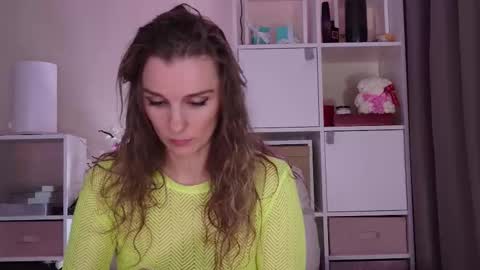 Snapshot of karamelsw chatting on 03/25/26, 08:04 Julia online show from 03/25/26, 08:04