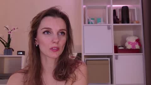 Snapshot of karamelsw chatting on 03/27/26, 07:35 Julia online show from 03/27/26, 07:35