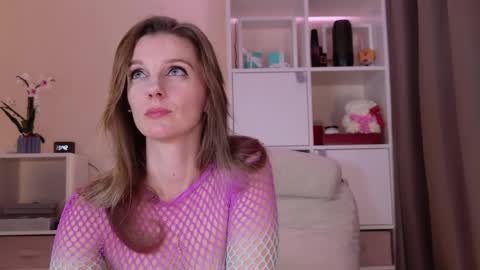 Snapshot of karamelsw chatting on 03/31/26, 08:42 Julia online show from 03/31/26, 08:42