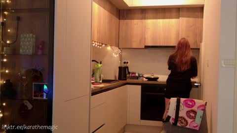 Snapshot of karathemagic chatting on 01/29/25, 09:55 I am here around 5am GMT karathemagic online show from 01/29/25, 09:55