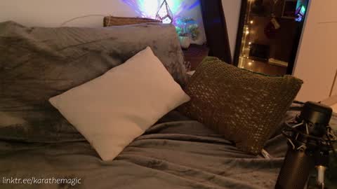 Snapshot of karathemagic chatting on 02/01/25, 04:03 I am here around 5am GMT karathemagic online show from 02/01/25, 04:03