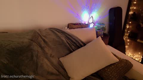 Snapshot of karathemagic chatting on 02/02/25, 03:54 I am here around 5am GMT karathemagic online show from 02/02/25, 03:54