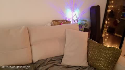 Snapshot of karathemagic chatting on 02/16/25, 07:48 I am here around 5am GMT karathemagic online show from 02/16/25, 07:48