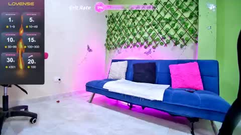 Snapshot of karen_ariass chatting on 06/17/26, 02:25 Karen online show from 06/17/26, 02:25