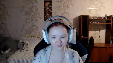 Lisa Backler online show from 09/14/25, 03:11