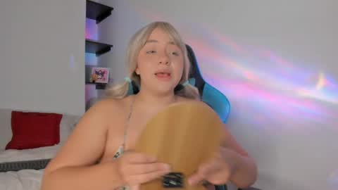 kariina_wong online show from 06/04/26, 11:11