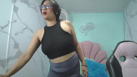 Snapshot of karime_sexygirl chatting on 01/16/25, 02:19 Karime online show from 01/16/25, 02:19