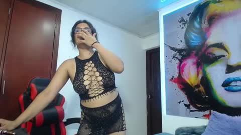 Snapshot of karime_sexygirl chatting on 01/17/25, 10:34 Karime online show from 01/17/25, 10:34