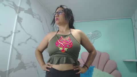 Snapshot of karime_sexygirl chatting on 01/19/25, 11:12 Karime online show from 01/19/25, 11:12