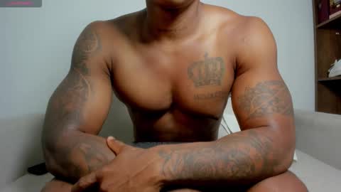 Snapshot of karimthompson chatting on 10/30/25, 01:23 Karim online show from 10/30/25, 01:23