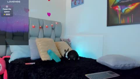 Karin    online show from 03/11/25, 07:04