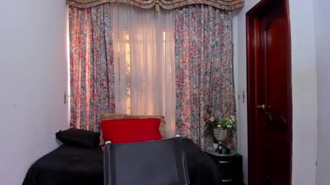 Snapshot of karina_2205 chatting on 02/06/25, 02:04 Karina online show from 02/06/25, 02:04