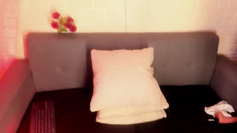 Snapshot of karina_gomez_18 chatting on 12/20/25, 11:28 Kari online show from 12/20/25, 11:28